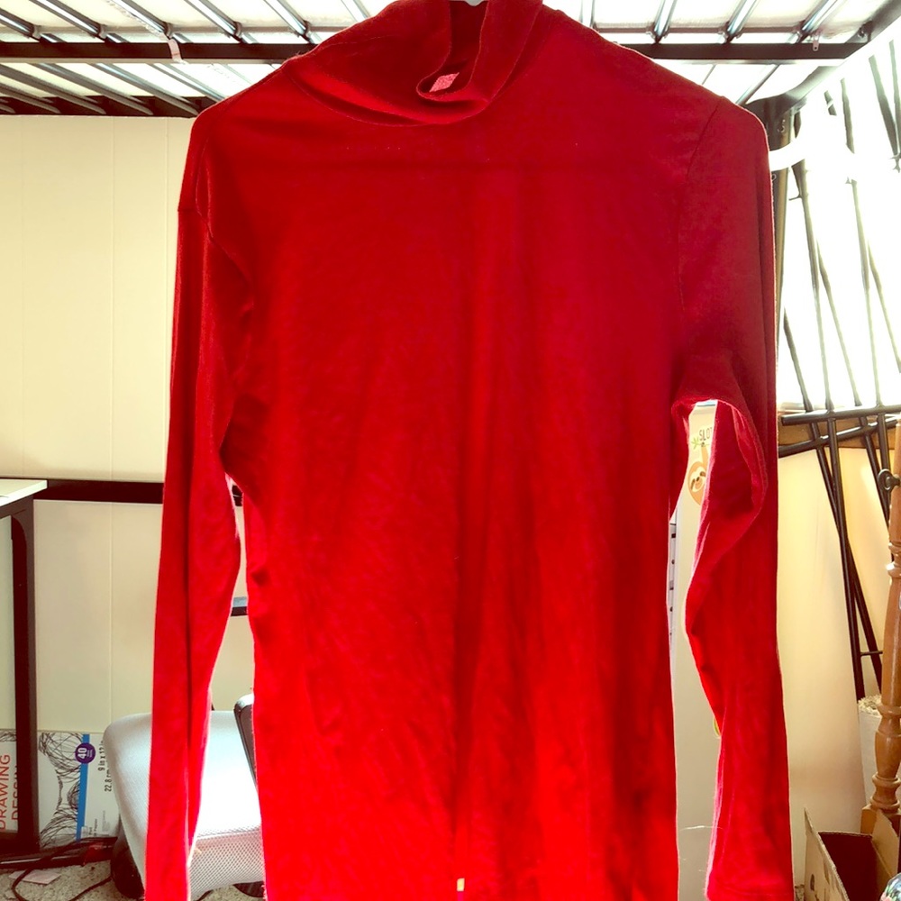 Turtle neck long sleeve shirt
